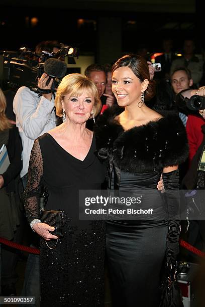 Verona Pooth , Liz Mohn , dahinter Presse, Charity-Veranstaltung, 11. "Unesco-Benefiz-Gala" 2008, Köln, Nordrhein-Westfalen, Deutschland, Europa,...