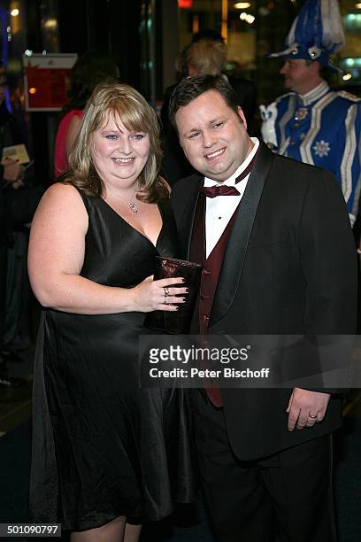 Paul Potts , Ehefrau Julie-Ann Potts, vor Mitgliedern Düsseldorfer Karnevalsgesellschaft, Charity-Veranstaltung, 17. "Unesco-Benefiz-Gala" 2009,...