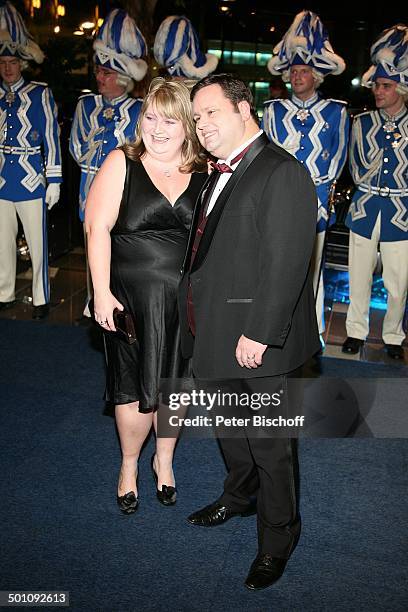 Paul Potts , Ehefrau Julie-Ann Potts, vor Mitgliedern Düsseldorfer Karnevalsgesellschaft, Charity-Veranstaltung, 17. "Unesco-Benefiz-Gala" 2009,...