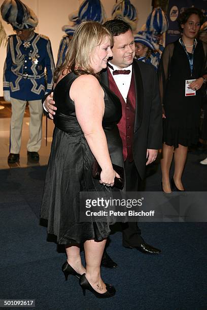 Paul Potts , Ehefrau Julie-Ann Potts, vor Mitgliedern Düsseldorfer Karnevalsgesellschaft, Charity-Veranstaltung, 17. "Unesco-Benefiz-Gala" 2009,...