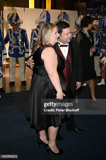 Paul Potts , Ehefrau Julie-Ann Potts, vor Mitgliedern Düsseldorfer Karnevalsgesellschaft, Charity-Veranstaltung, 17. "Unesco-Benefiz-Gala" 2009,...