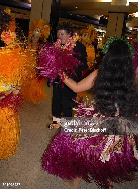 Tony Marshall, einheimische Folklore-Tanz-Gruppe,, Ankunft Flughafen Papeete, Insel Tahiti, Französisch-Polynesien, Südsee, Tänzerinnen, Tänzerin,...