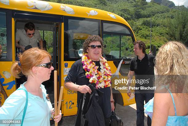 Tony Marshall , Geschäftsführerin der MS "Albatros", Dorothee Schuon ,, Bus-Fahrt vom Flughafen Papeete zum Hafen, Insel Tahiti,...