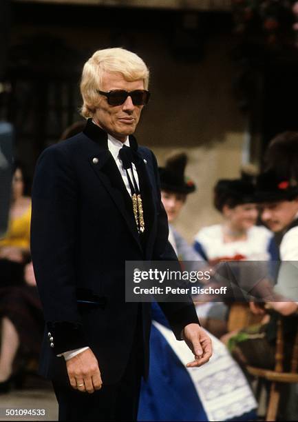 Heino "Die schönsten Lieder der Berge", Musikshow, Deutschland, Europa, Sonnenbrille, getönte Brille, Publikum, Sänger, Volksmusik, Promi SC/PH;...