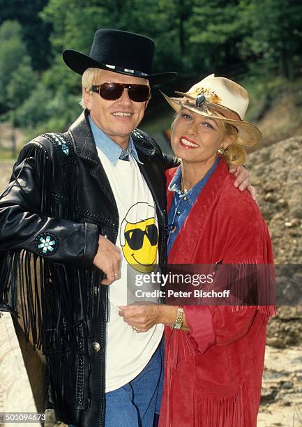 Heino, Hannelore Kramm, Deutschland, Europa, Cowboy-Hut, "Heino-Smilie", Sonnenbrille, getönte Brille, Sänger, Volksmusik, Promi SC/PH; P.-Nr:...