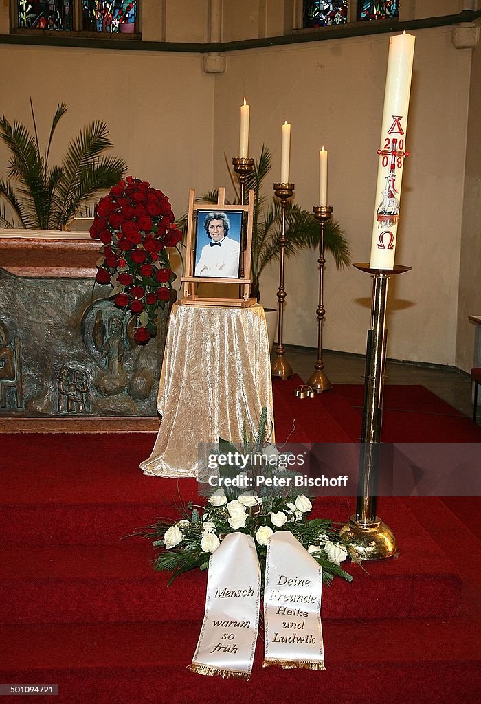 Trauerfeier für Erik Silvester (verstarb am 23.11.08), 'Sankt Maternus-Kirche', Köln, Stadtviertel Rodenkirchen, Nordrhein-Westfalen, Deutschland, Eur