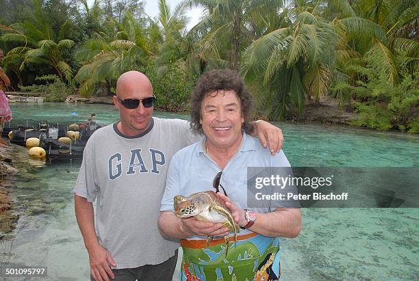 Tony Marshall , Sohn Pascal Hilger, Hotel "Meridien",, Insel Moorea, Französisch-Polynesien, Südsee, Schildkröte , Schildkrötenbaby, Tier, Wasser,...