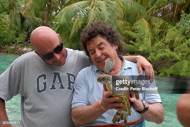 Tony Marshall , Sohn Pascal Hilger, Hotel "Meridien",, Insel Moorea, Französisch-Polynesien, Südsee, Schildkröte , Schildkrötenbaby, Tier, Wasser,...