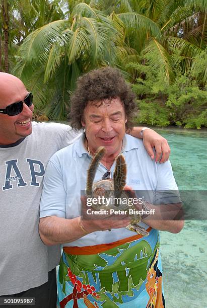 Tony Marshall , Sohn Pascal Hilger, Hotel "Meridien",, Insel Moorea, Französisch-Polynesien, Südsee, Schildkröte , Schildkrötenbaby, Tier, Wasser,...