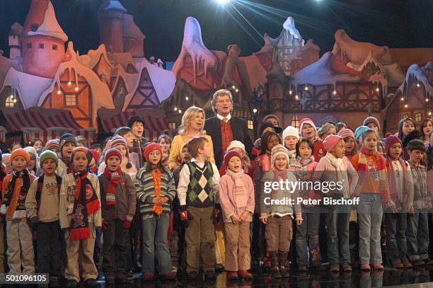 Michael Hartl, Ehefrau Marianne , Schulkinder-Chor, 5. BR-Benefiz-Gala "Sternstunden-Gala", Frankenhalle, Nürnberg, Bayern, Deutschland, Europa,...