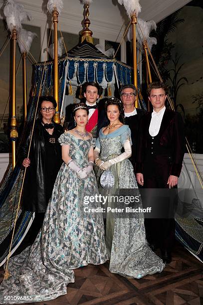 Hannah Herzsprung , Paula Beer , dahinter Sabin Tambrea , Friederich Mücke , Maria Noelle und Peter Sehr , Dreharbeiten Kinofilm " Ludwig II." zum...