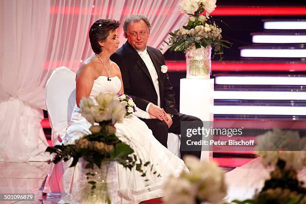 Hochzeitspaar Braut Yvonne Lindemann , Bräutigam Helmut Lernbecher, live TV-Hochzeit bei ZDF-Musikshow "Willkommen bei Carmen Nebel", Braunschweig,...