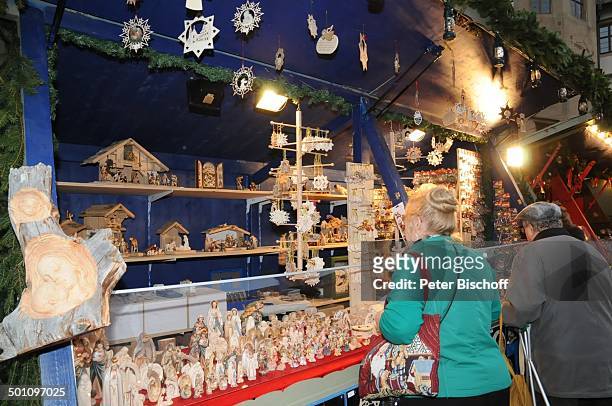Kunsthandwerk auf Weihnachtsmarkt, Rothenburg ob der Tauber, Landkreis Ansbach, Bayern, Deutschland, Europa, Weihnachten, Weihnachtszeit, Krippe,...