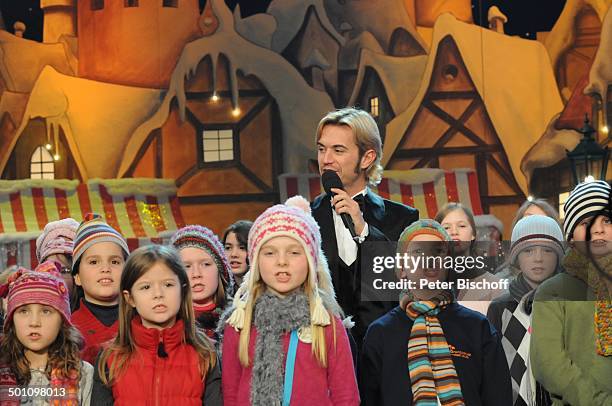 Florian Silbereisen , Teil von 130 Schulkindern als Kinderchor, 6. BR-Benefiz-Show "Sternstunden-Gala", "Frankenhalle", Nürnberg, Bayern,...