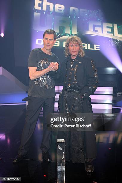 Uri Geller , Vincent Raven , Finale PRO 7-Show "The next Uri Geller - Unglaubliche Phänomene live", Nordrhein-Westfalen, Deutschland, Europa, Bühne,...