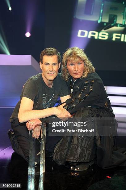 Uri Geller , Vincent Raven , Finale PRO 7-Show "The next Uri Geller - Unglaubliche Phänomene live", Nordrhein-Westfalen, Deutschland, Europa, Bühne,...