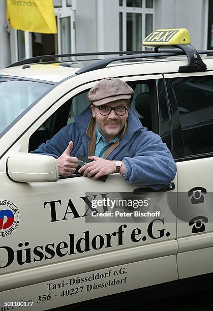 Hape Kerkeling als "Taxifahrer Günther Warnke", RTL-Comedy-Serie "Hallo Taxi", Taxizentrale Düsseldorf, Nordrhein-Westfalen, Deutschland, Europa,...