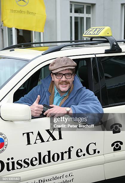 Hape Kerkeling als "Taxifahrer Günther Warnke", RTL-Comedy-Serie "Hallo Taxi", Taxizentrale Düsseldorf, Nordrhein-Westfalen, Deutschland, Europa,...