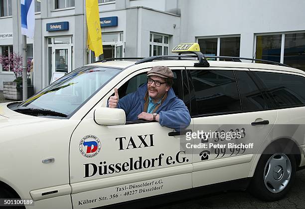 Hape Kerkeling als "Taxifahrer Günther Warnke", RTL-Comedy-Serie "Hallo Taxi", Taxizentrale Düsseldorf, Nordrhein-Westfalen, Deutschland, Europa,...