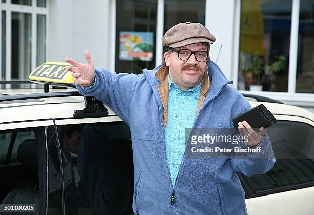 Hape Kerkeling als "Taxifahrer Günther Warnke", RTL-Comedy-Serie "Hallo Taxi", Taxizentrale Düsseldorf, Nordrhein-Westfalen, Deutschland, Europa,...