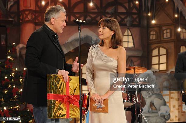 Sabine Sauer , Rainhard Fendrich , BR-Benefiz-Gala "Sternstunden-Gala" , Frankenhalle, Nürnberg, Bayern, Deutschland, Europa, Auftritt, Bühne,...