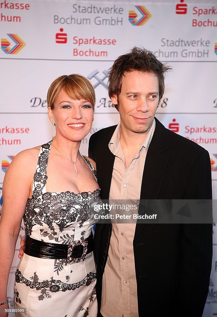 Andrea Ballschuh, Ehemann Jem Atai, Gala Verleihung 'Steiger Award 2008', Bochum, Nordrhein-Westfalen, Deutschland, Europa, 'Jahrhunderthalle', roter