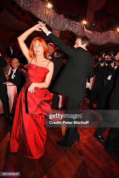 Olivia Pascal , Ehemann Peter Kanitz, Gala-Veranstaltung 27. "Deutscher Opernball" 2009, "Alte Oper", Frankfurt, Hessen, Deutschland, Europa,...