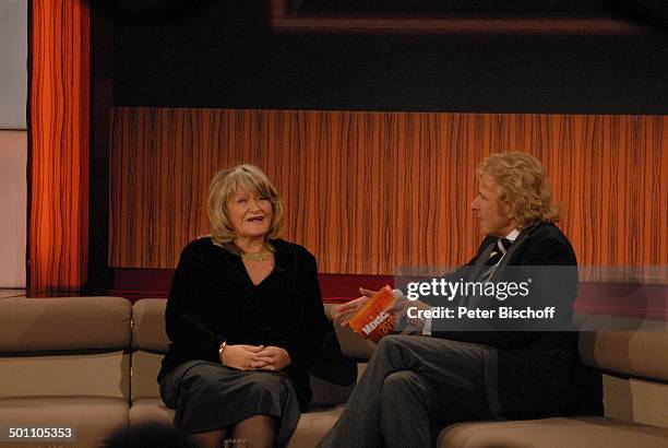 Alice Schwarzer, Thomas Gottschalk , ZDF-Jahresrückblick-Show "Menschen 2010", Bavaria-Studio, München, Bayern, Deutschland, Europa, Bühne,...