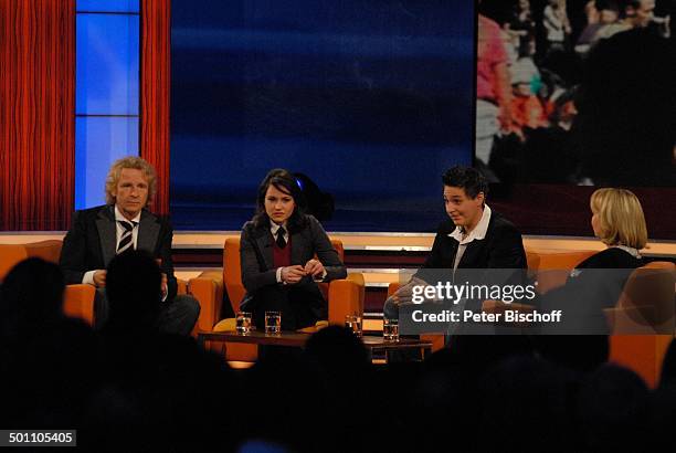 Thomas Gottschalk , Andrea Hanna Hünniger mit Dennis Stemmpel und Hannelore Kraft , Thema: Loveparade, ZDF-Jahresrückblick-Show "Menschen 2010",...