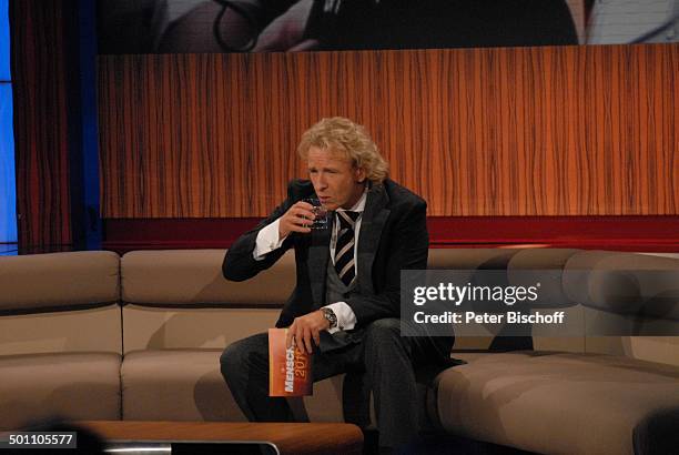 Thomas Gottschalk , ZDF-Jahresrückblick-Show "Menschen 2010", Bavaria-Studio, München, Bayern, Deutschland, Europa, Bühne, Sofa, Promi BB, FTP;...