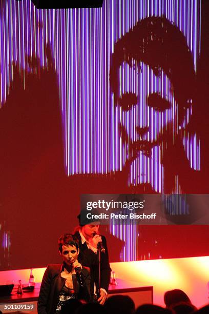 Nena, dahinter Sohn Sakias Kerner , Verleihung Gala "Deutscher Medienpreis" 2011 für herausragende Symbole der Menschlichkeit, Baden-Baden,...