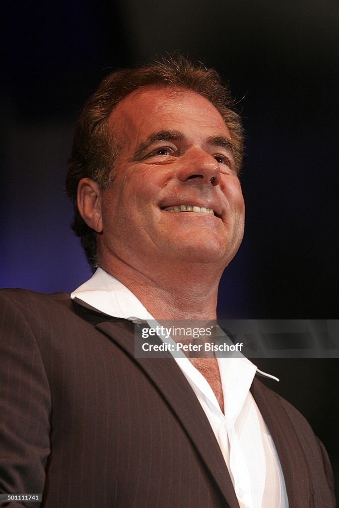 Heintje Simons, WDR4-Show: 'Schlagerparade', Köln, Nordrhein-Westfalen, Deutschland, Europa, Auftritt, Bühne, Schlagersänger, Sänger, Schauspieler, 10