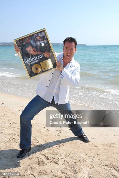 Michael Wendler , PK zum Album "Respekt", Strand "Playa de Palma", El Arenal, Insel Mallorca, Balearen, Spanien, Europa, Urlaub, Meer, Ozean, jubeln,...