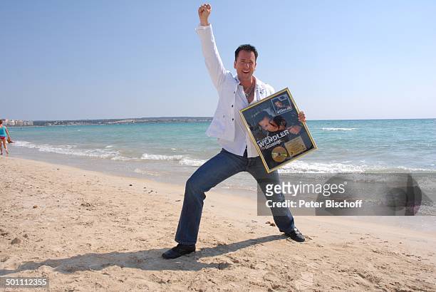 Michael Wendler , PK zum Album "Respekt", Strand "Playa de Palma", El Arenal, Insel Mallorca, Balearen, Spanien, Europa, Urlaub, Meer, Ozean, jubeln,...