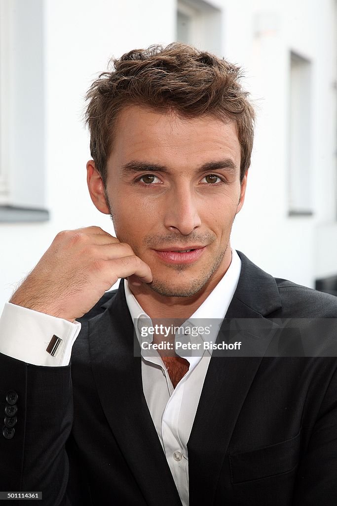 Max Alberti, Porträt, ZDF-Telenovela 'Lena - Liebe meines Lebens', 'Rheinterrassen', Köln-Deutz, Nordrhein-Westfalen, Deutschland, Europa, Portrait, S