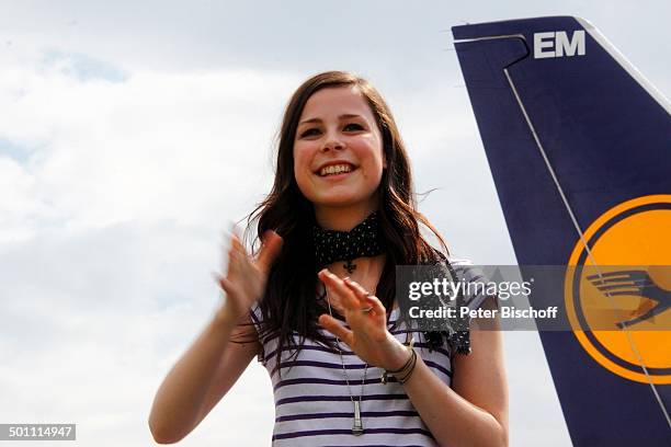 Lena Meyer-Landrut , Ankunft Flughafen Heimatstadt Hannover, Lufthansa Sondermaschine "Eberswalde" , Niedersachsen, Deutschland, Europa, Gewinnerin,...