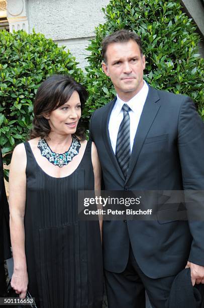 Iris Berben, Freund Heiko Kiesow, 21. Bayerischer Fernsehpreis 2009, Preis: "Der Blaue Panther", Prinzregententheater, München, Bayern, Deutschland,...