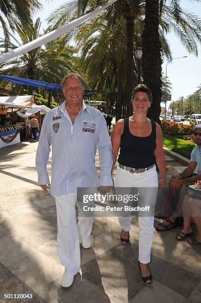 Helmut Lernbecher, Ehefrau Yvonne , Flitterwochen-K r e u z f a h r t mit "A I D A v i t a", Markt, Palma de Mallorca, Insel Mallorca, Balearen,...