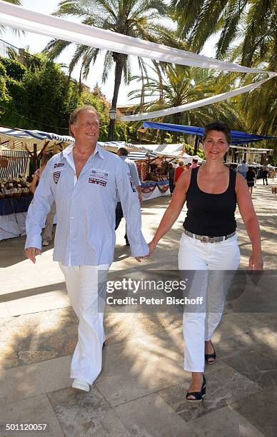 Helmut Lernbecher, Ehefrau Yvonne , Flitterwochen-K r e u z f a h r t mit "A I D A v i t a", Markt, Palma de Mallorca, Insel Mallorca, Balearen,...