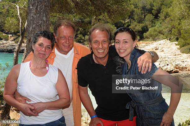 Helmut Lernbecher und Ehefrau Yvonne , Andreas Lebbing und Carolin Frölian , Flitterwochen-K r e u z f a h r t mit "A I D A v i t a", Cala Barca,...