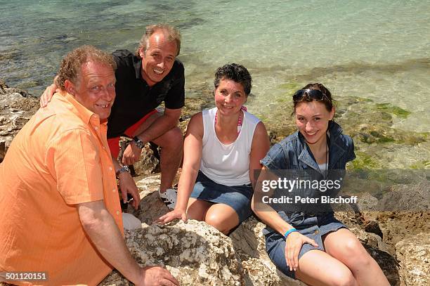 Helmut Lernbecher und Ehefrau Yvonne , Andreas Lebbing und Carolin Frölian , Flitterwochen-K r e u z f a h r t mit "A I D A v i t a", Cala Barca,...