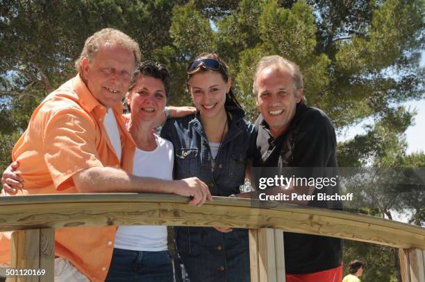 Helmut Lernbecher und Ehefrau Yvonne , Andreas Lebbing und Carolin Frölian , Flitterwochen-K r e u z f a h r t mit "A I D A v i t a", Iberostar Cala...