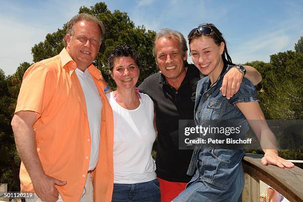 Helmut Lernbecher und Ehefrau Yvonne , Andreas Lebbing und Carolin Frölian , Flitterwochen-K r e u z f a h r t mit "A I D A v i t a", Iberostar Cala...