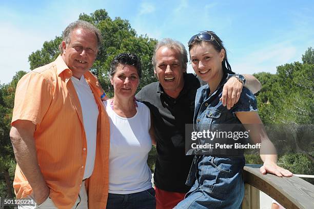 Helmut Lernbecher und Ehefrau Yvonne , Andreas Lebbing und Carolin Frölian , Flitterwochen-K r e u z f a h r t mit "A I D A v i t a", Iberostar Cala...