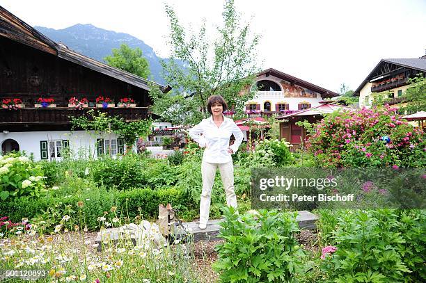 Simone Rethel , Stadtbummel, neben den Dreharbeiten zur ZDF-Krimi-Serie "Garmisch-Cops" , Garmisch-Partenkirchen, Bayern, Deutschland, Europa,...