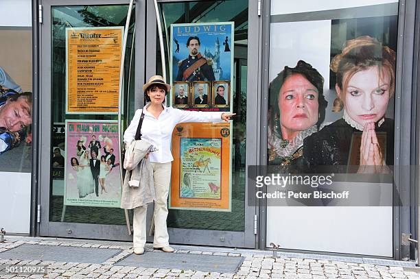 Simone Rethel , Stadtbummel, neben den Dreharbeiten zur ZDF-Krimi-Serie "Garmisch-Cops" , Garmisch-Partenkirchen, Bayern, Deutschland, Europa,...