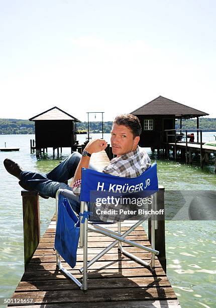 Hardy Krüger jun. Auf seinem Regie-Stuhl, Drehpause bei Dreharbeiten zur ZDF-Serie "Forsthaus Falkenau", 24. Staffel, Folge "Schatten der...