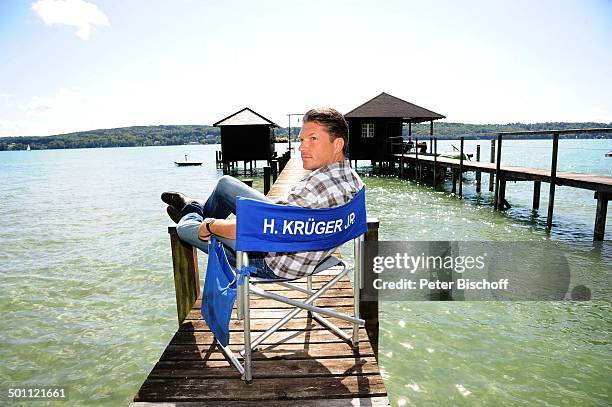 Hardy Krüger jun. Auf seinem Regie-Stuhl, Drehpause bei Dreharbeiten zur ZDF-Serie "Forsthaus Falkenau", 24. Staffel, Folge "Schatten der...