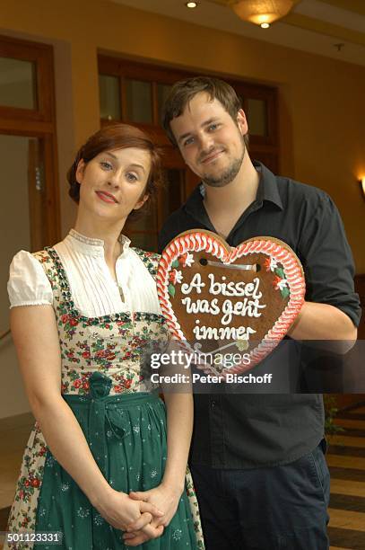 Marlene Morreis , Frederic Linkemann , Gunther Gillian , neue ZDF-Serie "Schafkopf - a bisserl was geht immer", München, Bayern, Deutschland, Europa,...