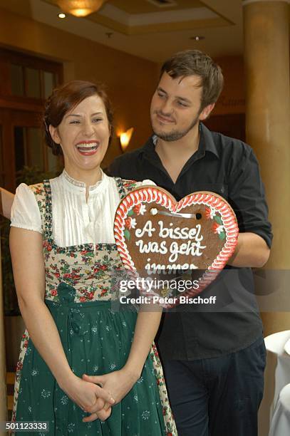 Marlene Morreis , Frederic Linkemann , Gunther Gillian , neue ZDF-Serie "Schafkopf - a bisserl was geht immer", München, Bayern, Deutschland, Europa,...